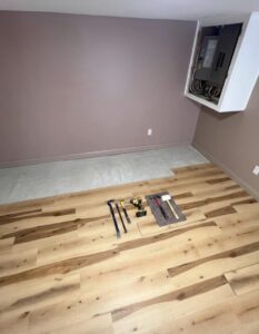 Professional installation of laminate and hardwood flooring. Laminate and hardwood flooring installation process in Orlando FL